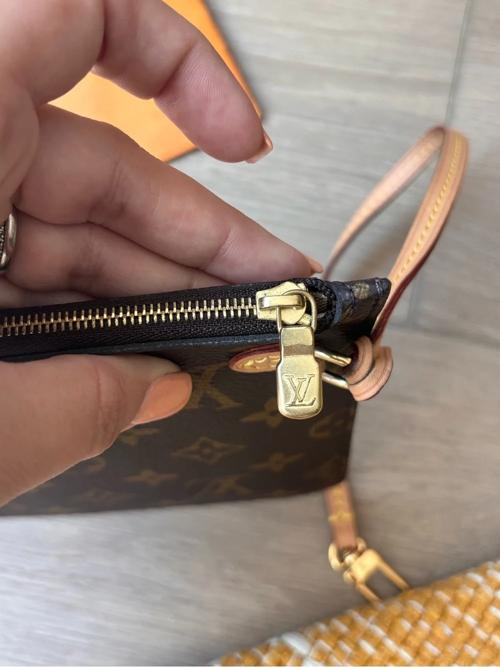 Authentic Louis Vuitton Neverfull GM beige lining wristlet